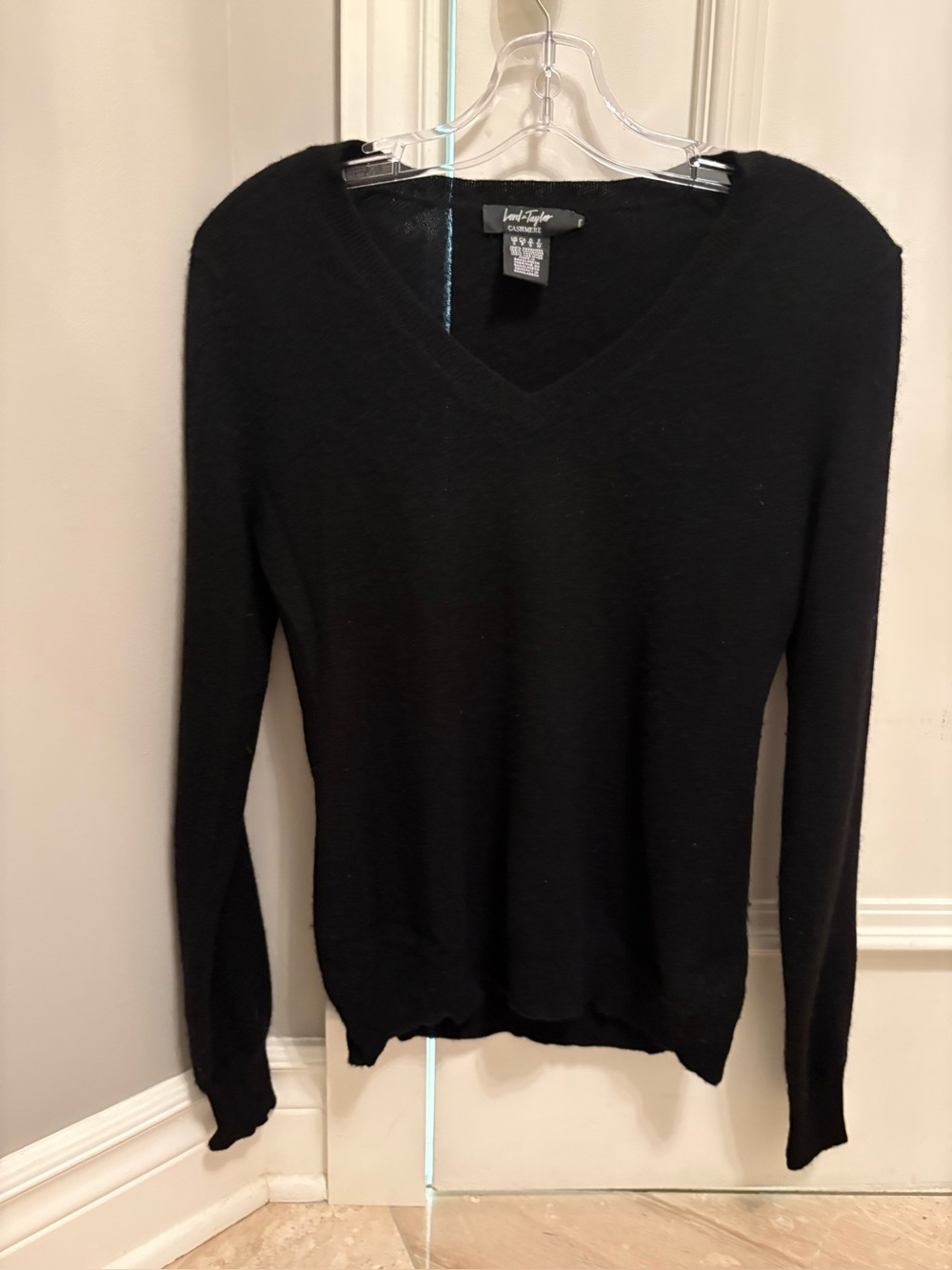 Lord & Taylor 100% Cashmere Sweater Small Black Classic Knit
